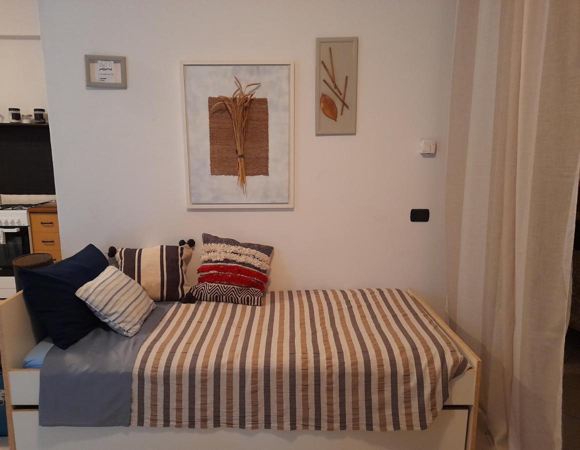 A Casa Di Sole Apartment Brovello-Carpugnino Luaran gambar