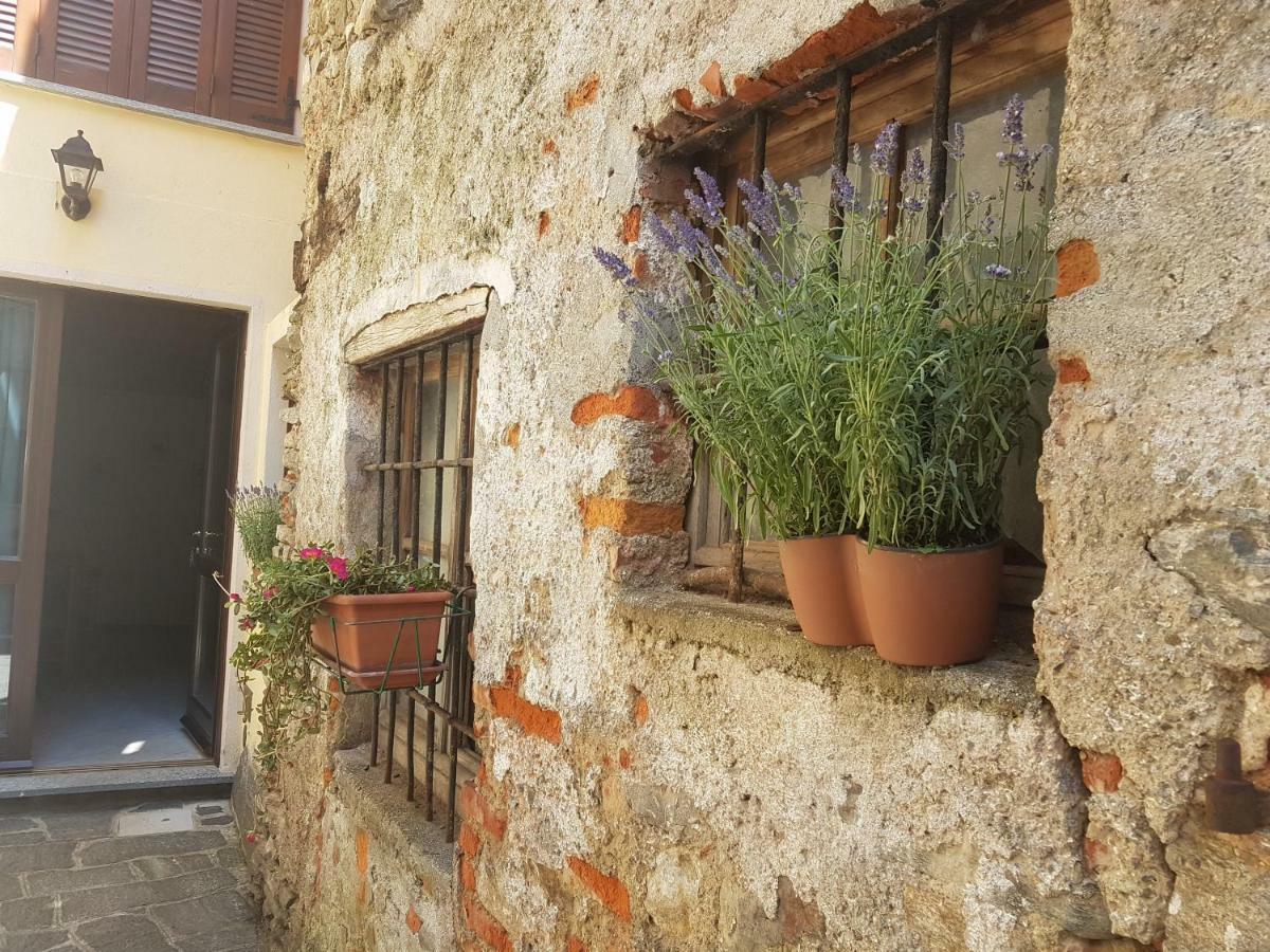 A Casa Di Sole Apartment Brovello-Carpugnino Luaran gambar