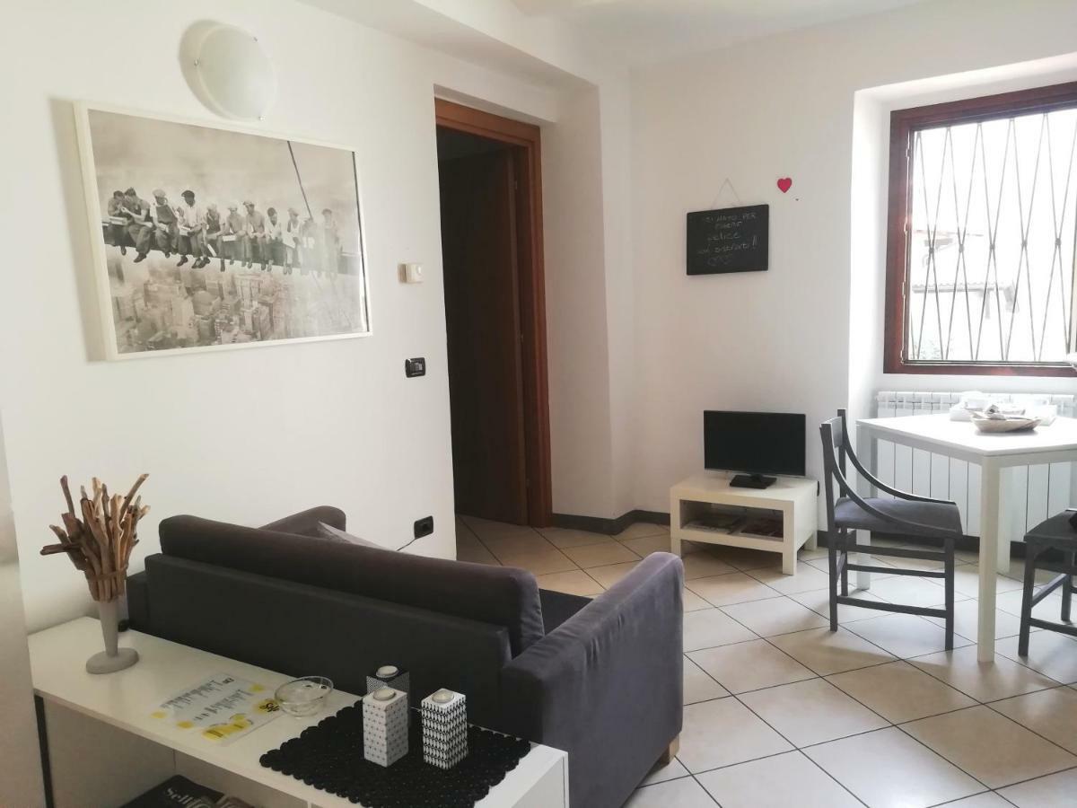 A Casa Di Sole Apartment Brovello-Carpugnino Luaran gambar