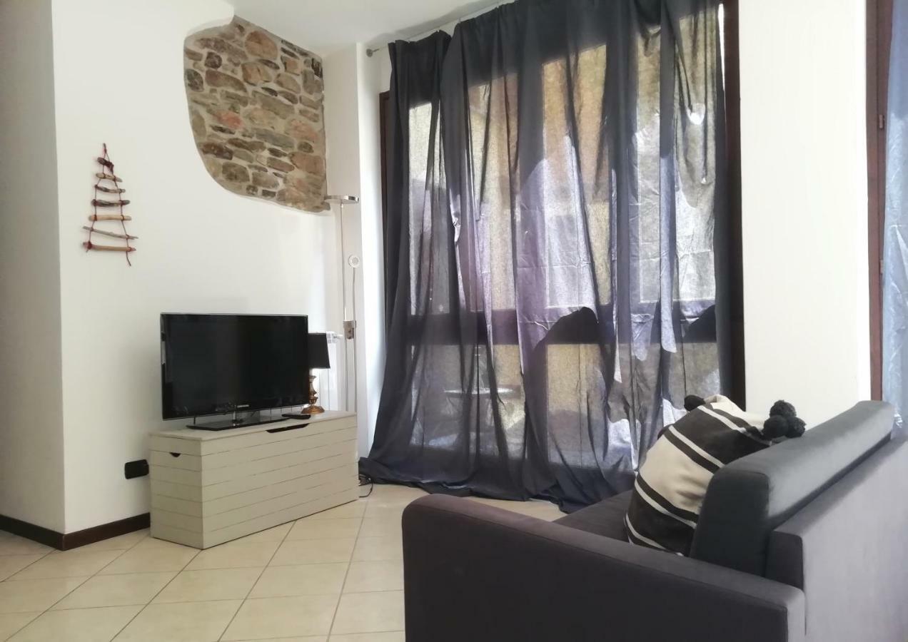 A Casa Di Sole Apartment Brovello-Carpugnino Luaran gambar